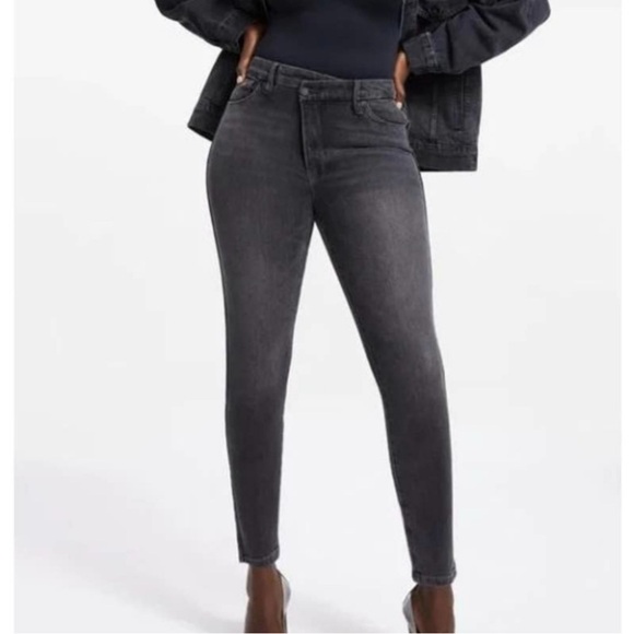 Good American Good Curve Skinny Crossover Jean - Picture 1 of 8